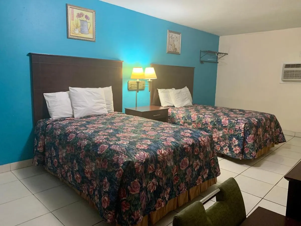 Travelers Inn - Clearwater Motel