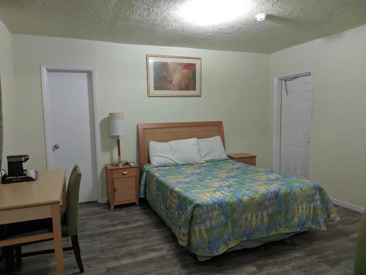 Travelers Inn - Clearwater Motel