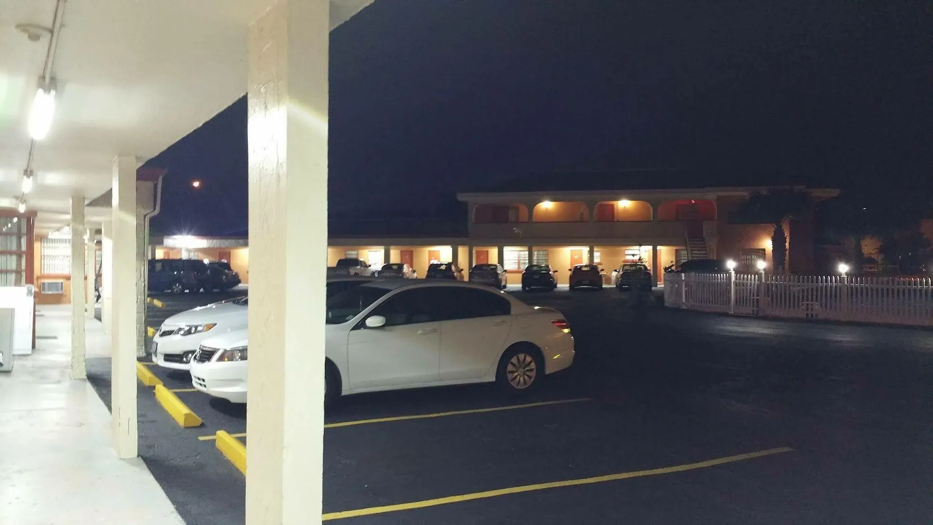 Travelers Inn - Clearwater Motel